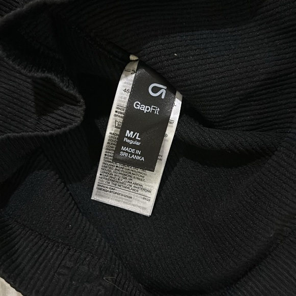 Gap fit black stretchy rib knit top size medium/ large - Picture 4 of 5